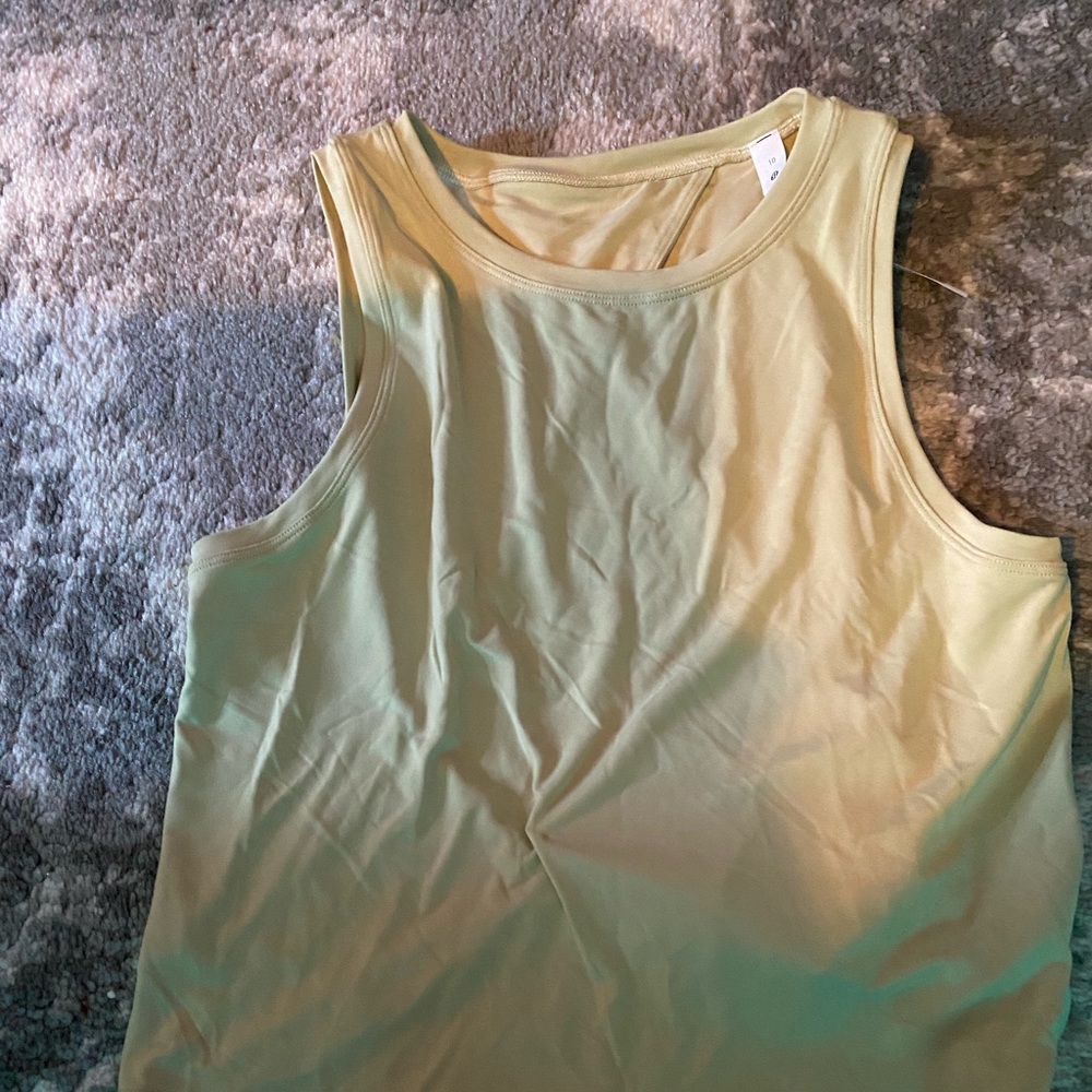 Lululemon  tank
